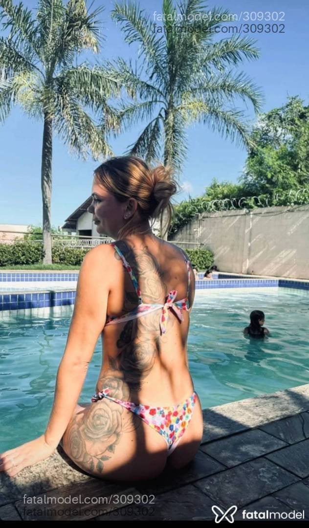 Acompanhante mulher ruiva (o) de olhos castanhos - Antonella