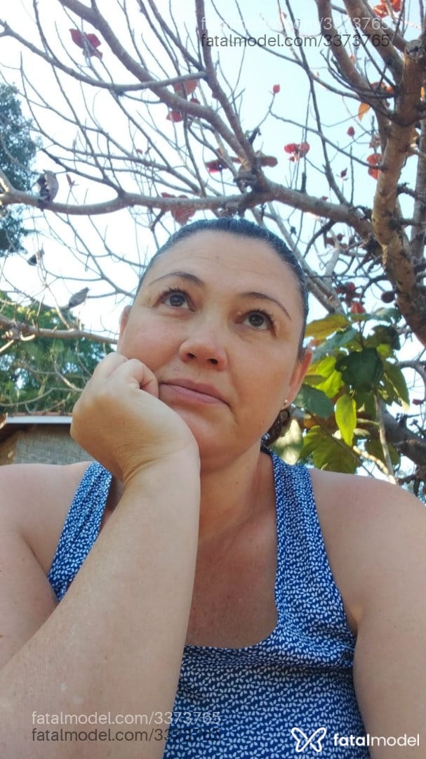 Acompanhante mulher com cabelo castanho de olhos castanhos - Camylle