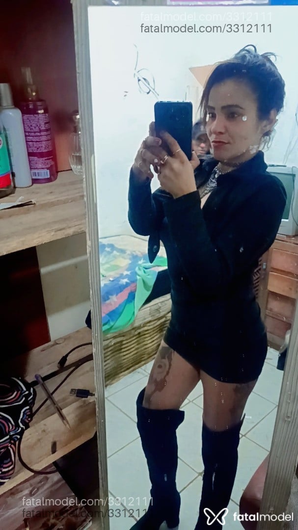 Acompanhante mulher morena (o) de olhos pretos - Melissa Mel