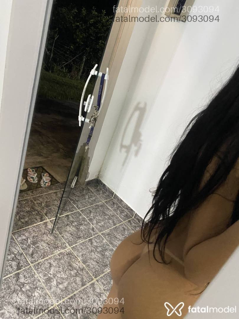 Acompanhante mulher morena (o) de olhos pretos - Mari