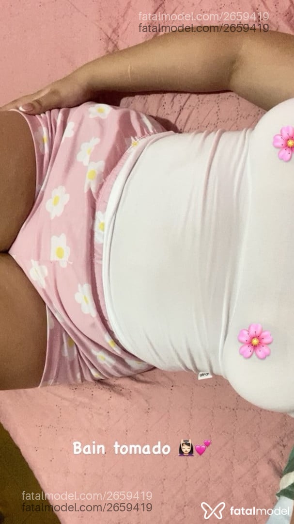 Acompanhante mulher com cabelo castanho de olhos castanhos - ângela