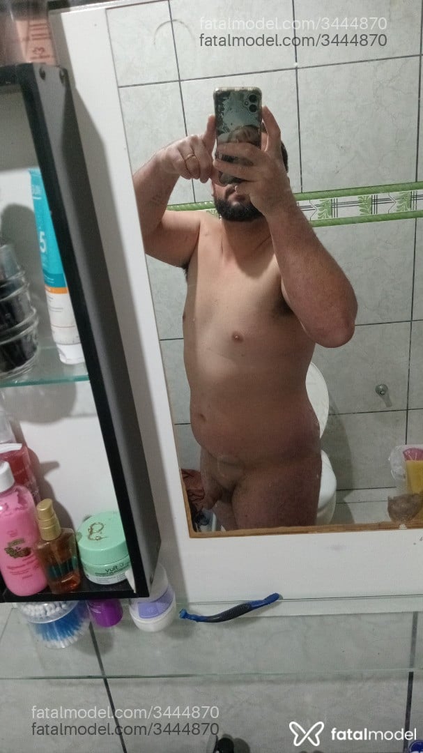 Acompanhante homem com cabelo castanho de olhos castanhos - Martins
