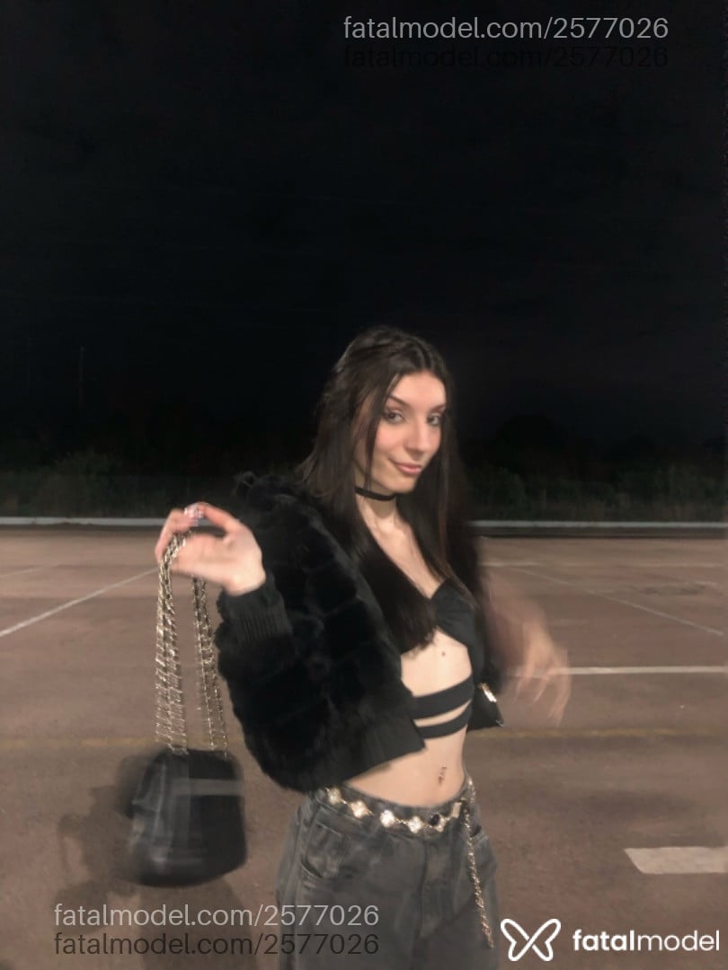 Acompanhante mulher trans morena (o) de olhos mel - Bella
