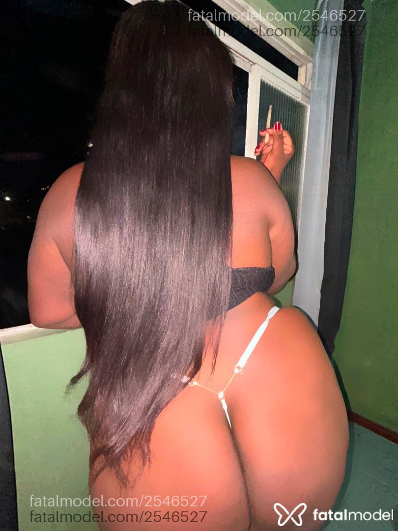 Acompanhante mulher trans morena (o) de olhos pretos - Allana Cardoso