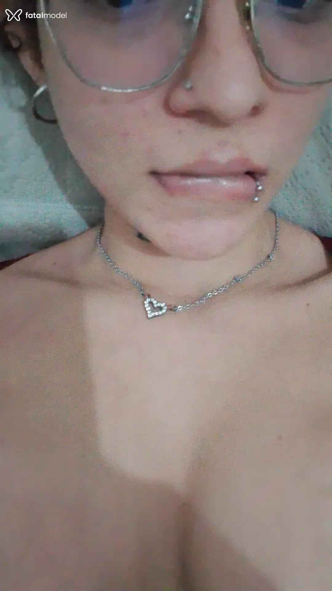Acompanhante mulher morena (o) de olhos castanhos - Mary