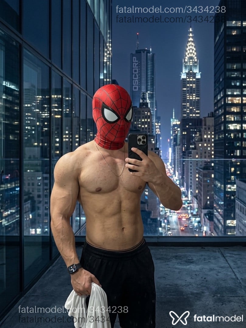 Acompanhante homem com cabelo castanho de olhos castanhos - Spider Man