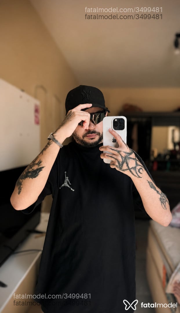 Acompanhante homem morena (o) de olhos cinza - Cristian