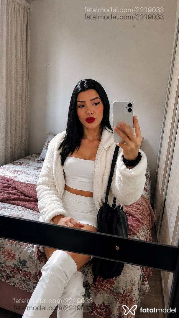 Acompanhante mulher trans morena (o) de olhos castanhos - Victoria Guimarães
