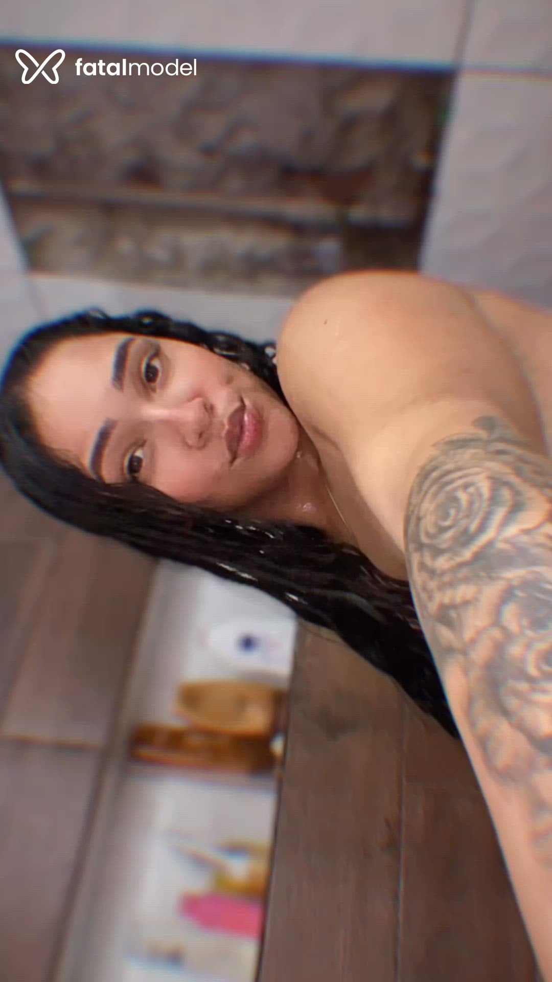 Acompanhante mulher morena (o) de olhos castanhos - Bebela Acompanhante mulher morena (o) de olhos castanhos - Bebela