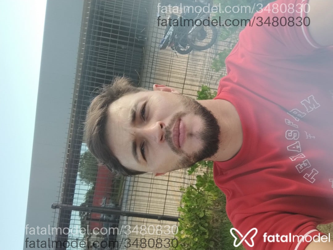 Acompanhante homem com cabelo castanho de olhos mel - Luiz Fernando