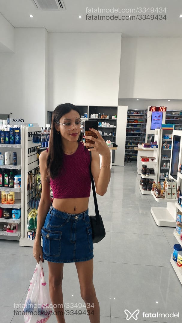 Acompanhante mulher trans com cabelo castanho de olhos castanhos - Gabryela