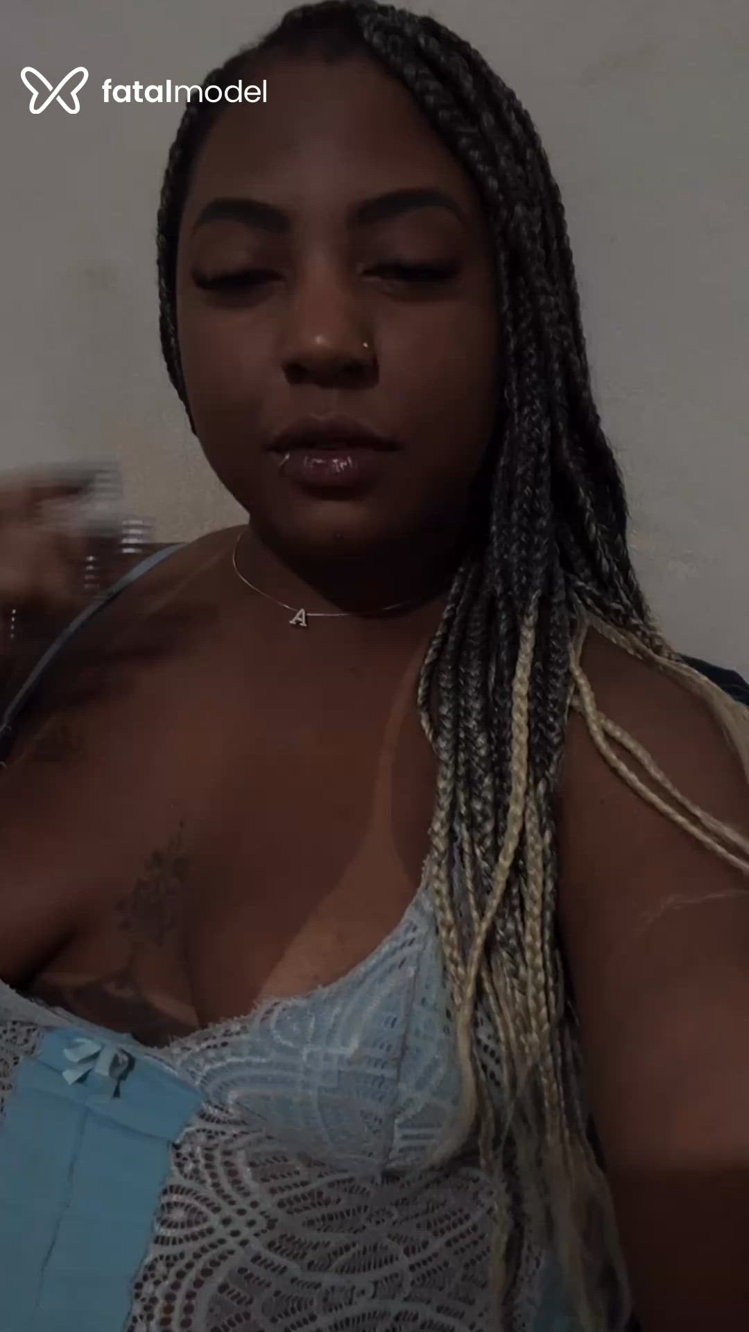 Acompanhante mulher com cabelo castanho de olhos castanhos - Izabely