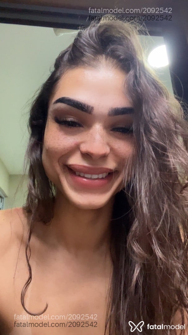 Acompanhante mulher trans loira (o) de olhos mel - Vicktória Acompanhante mulher trans loira (o) de olhos mel - Vicktória