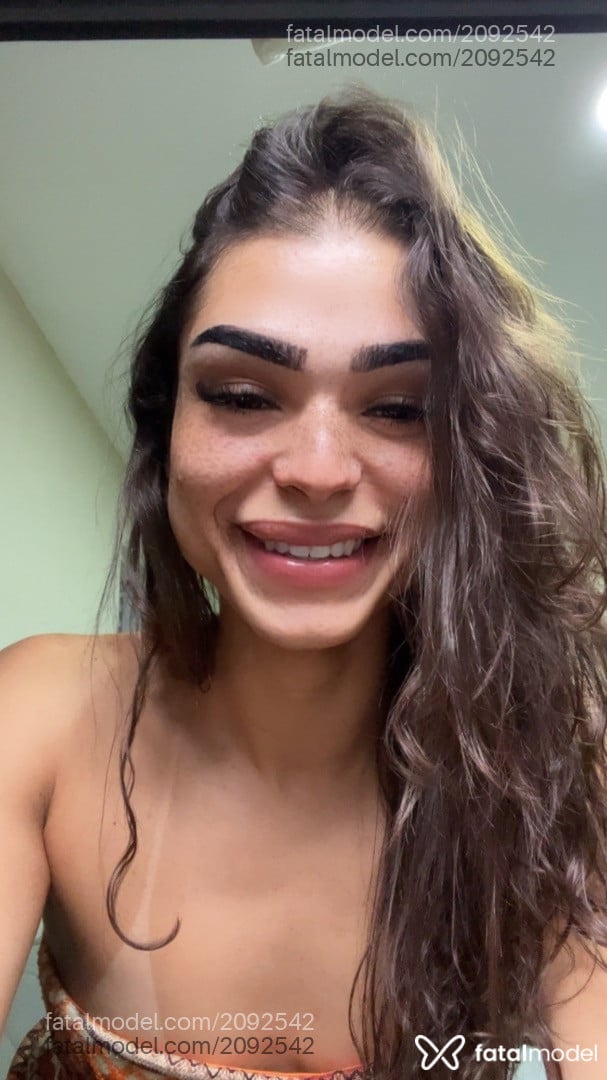 Acompanhante mulher trans loira (o) de olhos mel - Vicktória Acompanhante mulher trans loira (o) de olhos mel - Vicktória