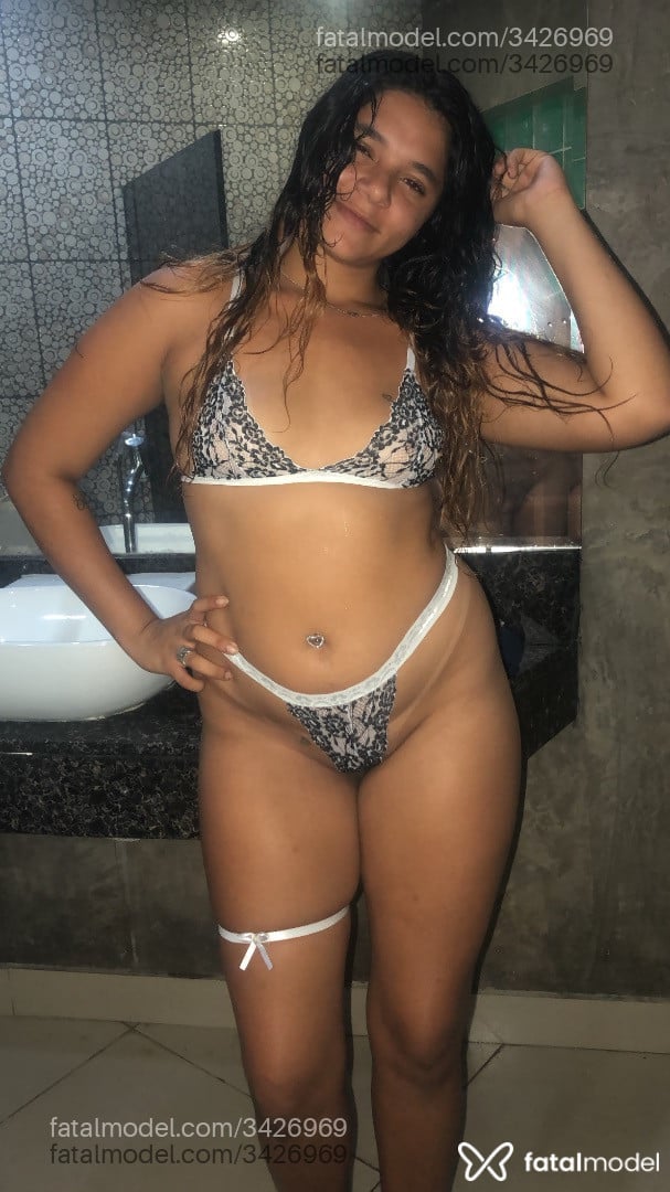 Acompanhante mulher com cabelo castanho de olhos castanhos - Maryzinha Acompanhante mulher com cabelo castanho de olhos castanhos - Maryzinha