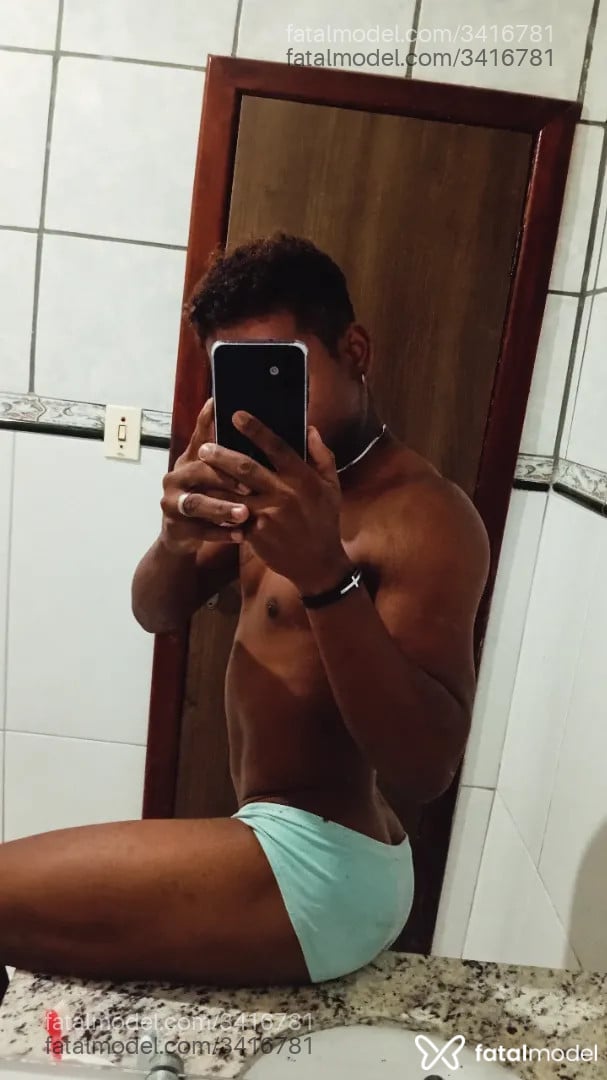 Acompanhante homem morena (o) de olhos pretos - Marttinez
