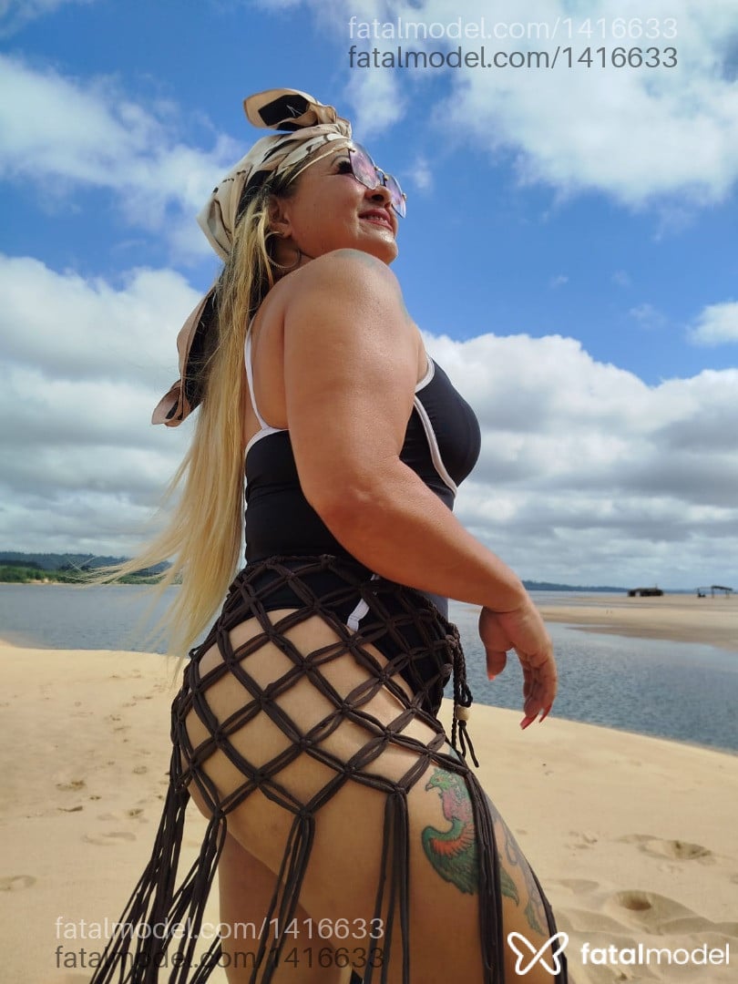 Acompanhante mulher loira (o) de olhos castanhos - Loirinta