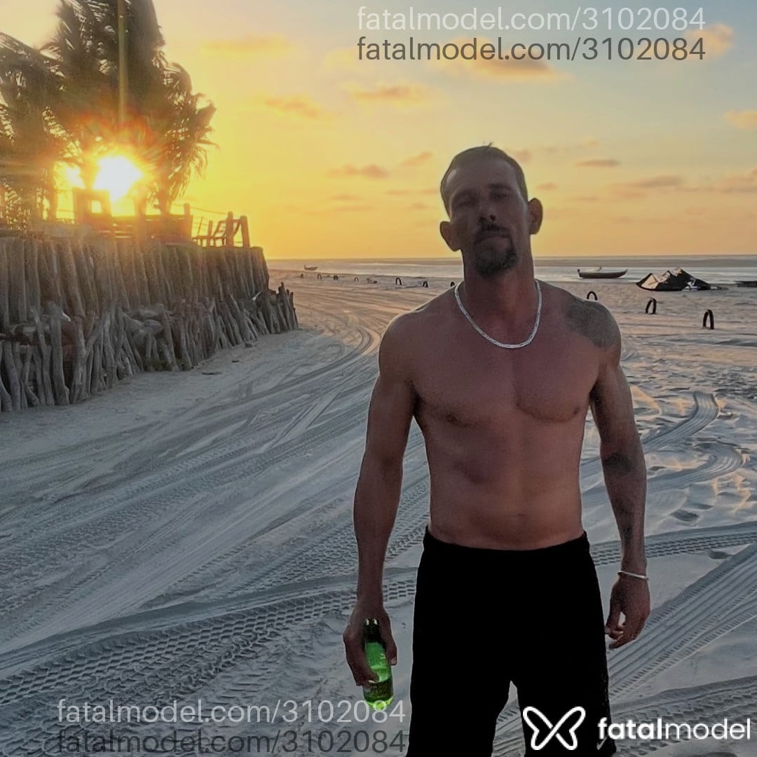 Acompanhante homem com cabelo castanho de olhos castanhos - Thiago