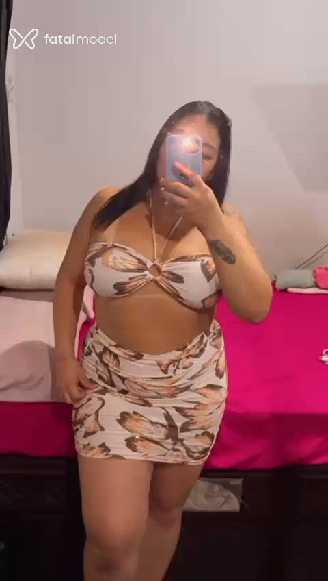 Acompanhante mulher com cabelo castanho de olhos castanhos - Juu