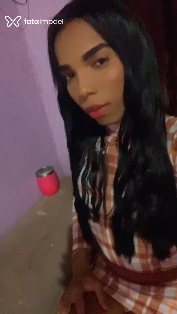 Acompanhante mulher trans com cabelo castanho de olhos pretos - Julia