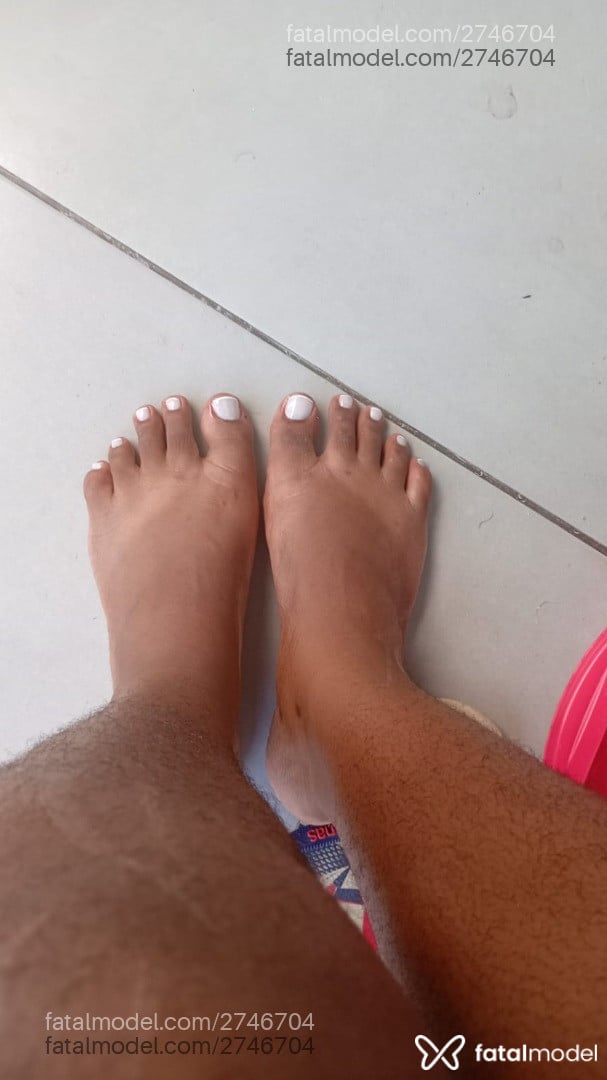 Acompanhante mulher morena (o) de olhos pretos - Uvinha