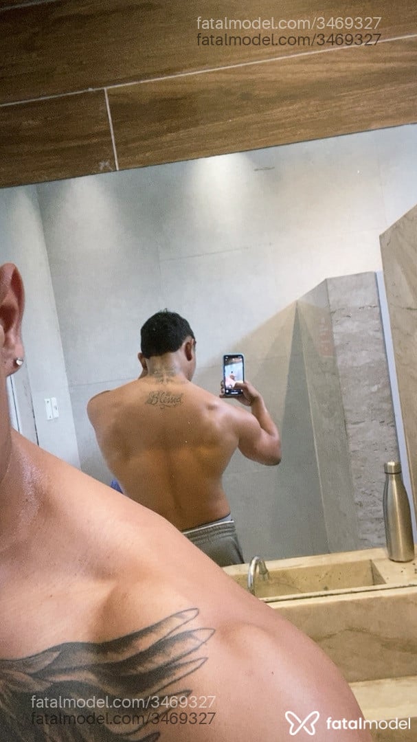 Acompanhante homem morena (o) de olhos castanhos - Daniel