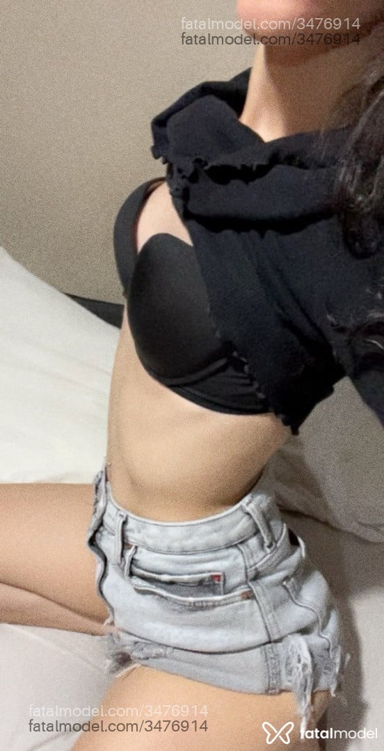 Acompanhante mulher trans morena (o) de olhos verdes - Venetia