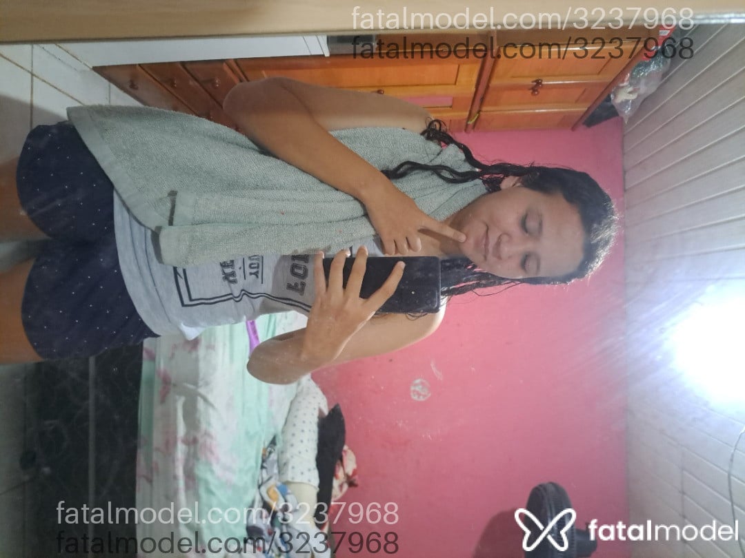 Acompanhante mulher morena (o) de olhos verdes - Kimberly