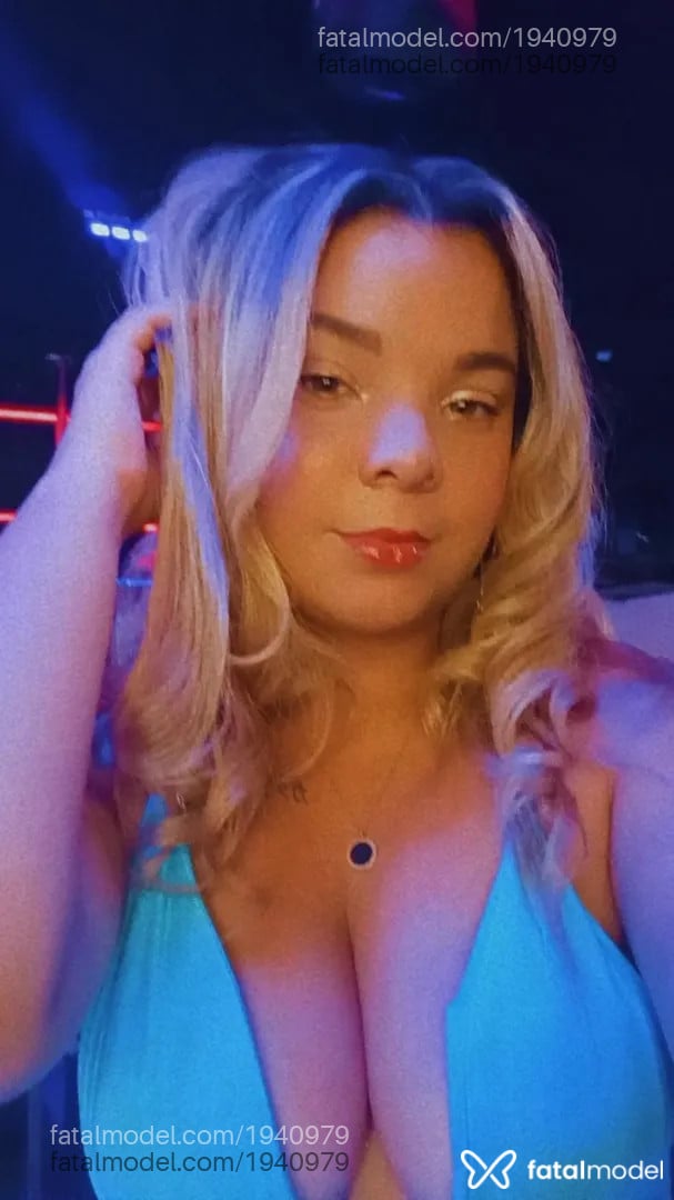 Acompanhante mulher com cabelo castanho de olhos mel - Gabi