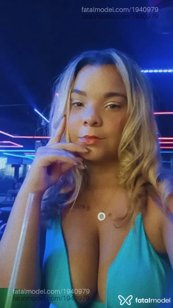 Acompanhante mulher com cabelo castanho de olhos mel - Gabi