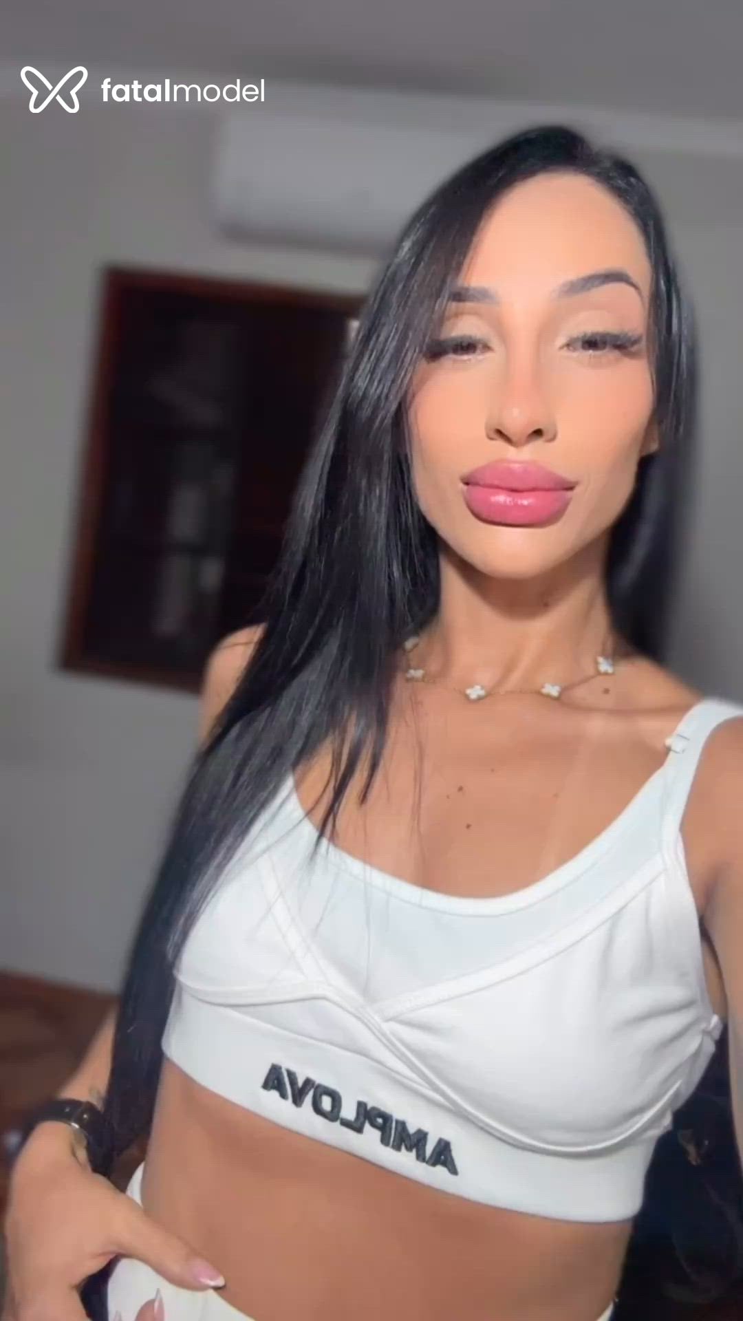 Acompanhante mulher morena (o) de olhos mel - Alana Acompanhante mulher morena (o) de olhos mel - Alana
