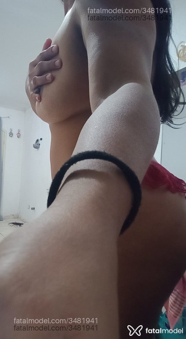 Acompanhante mulher morena (o) de olhos castanhos - Carlinha