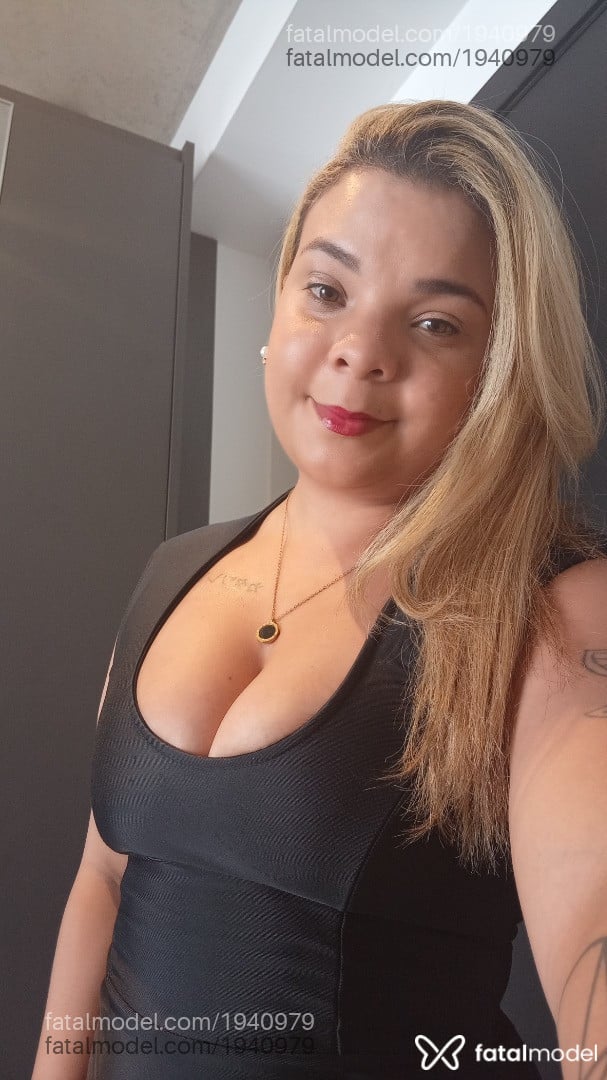Acompanhante mulher com cabelo castanho de olhos mel - Gabi
