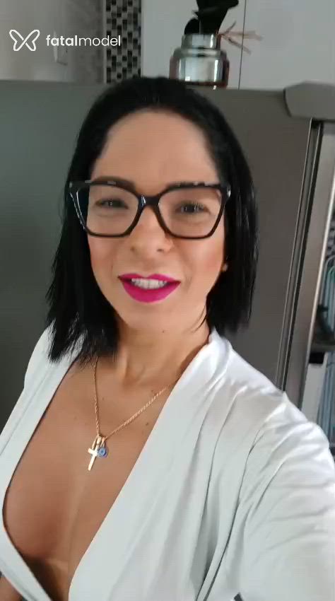 Acompanhante mulher morena (o) de olhos castanhos - Sara Oliveira Acompanhante mulher morena (o) de olhos castanhos - Sara Oliveira