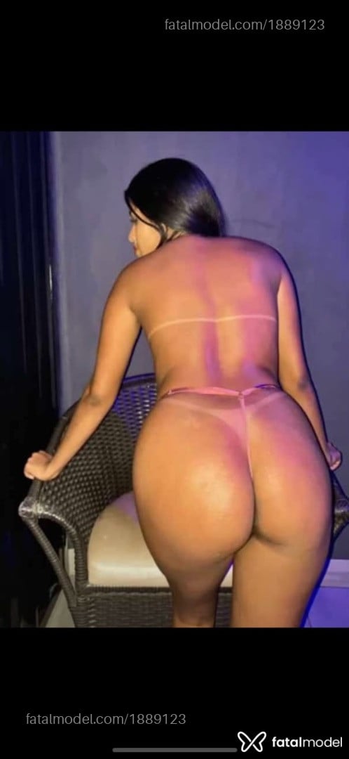 Acompanhante mulher morena (o) de olhos pretos - Karol