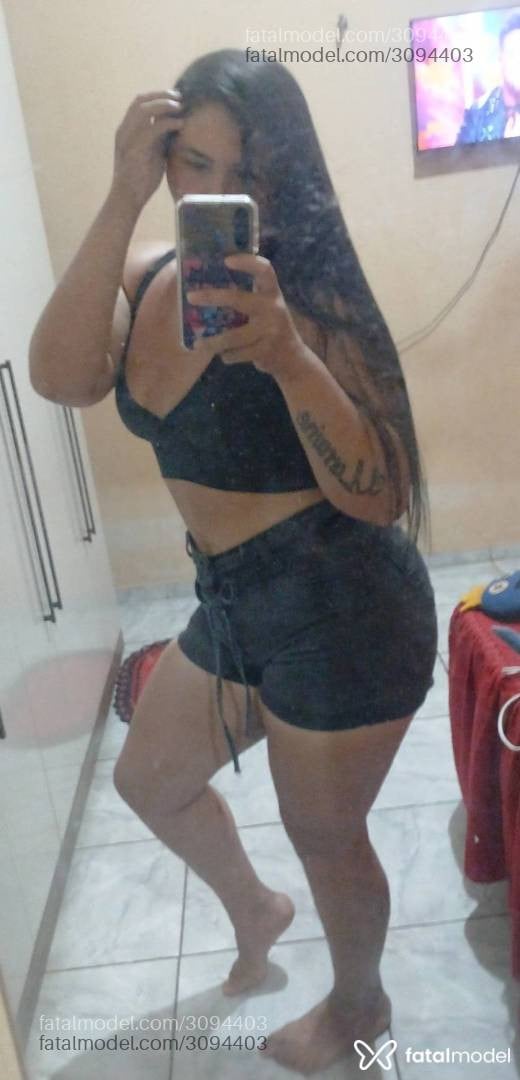 Acompanhante mulher com cabelo castanho de olhos castanhos - Yannie Acompanhante mulher com cabelo castanho de olhos castanhos - Yannie