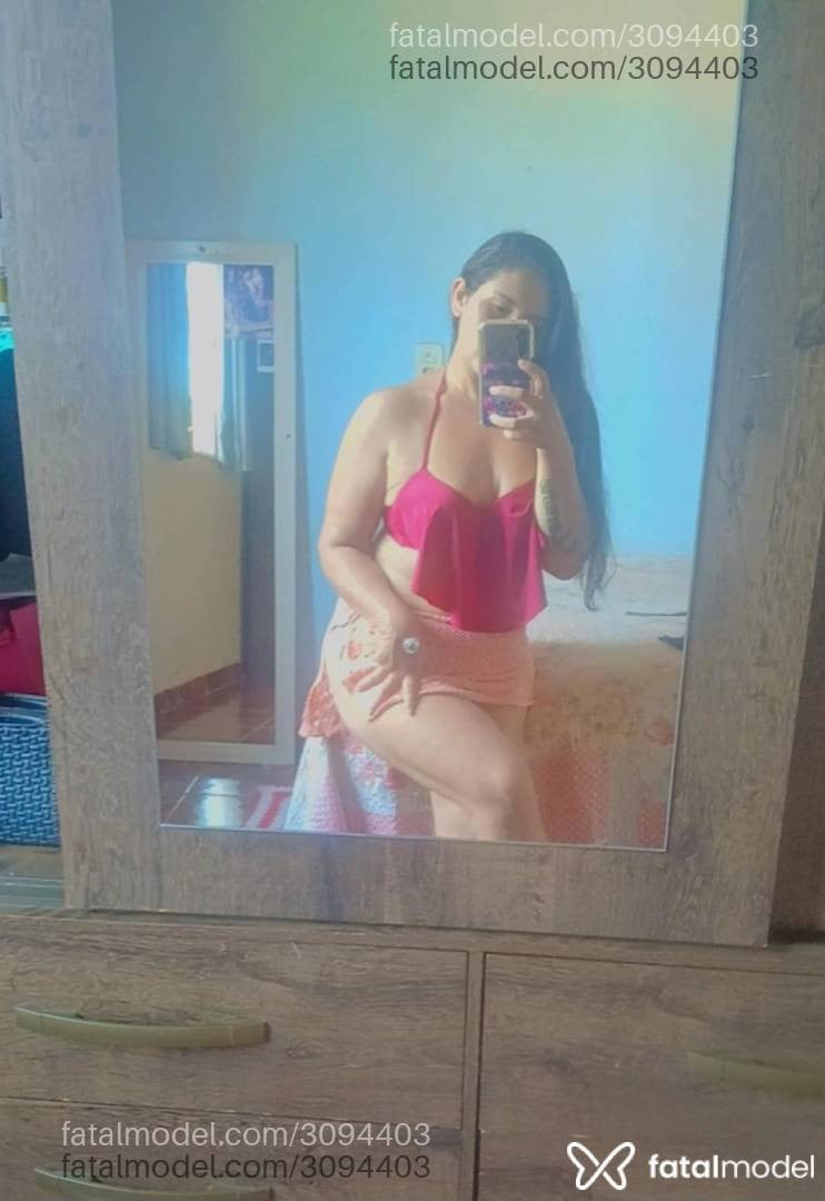 Acompanhante mulher com cabelo castanho de olhos castanhos - Yannie Acompanhante mulher com cabelo castanho de olhos castanhos - Yannie