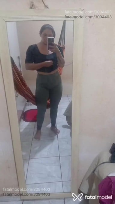 Acompanhante mulher com cabelo castanho de olhos castanhos - Yannie Acompanhante mulher com cabelo castanho de olhos castanhos - Yannie