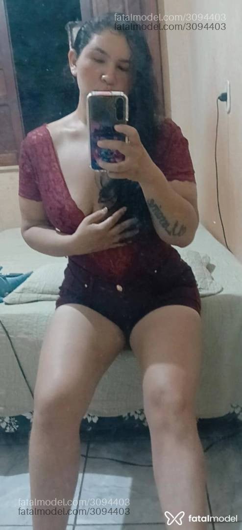 Acompanhante mulher com cabelo castanho de olhos castanhos - Yannie Acompanhante mulher com cabelo castanho de olhos castanhos - Yannie