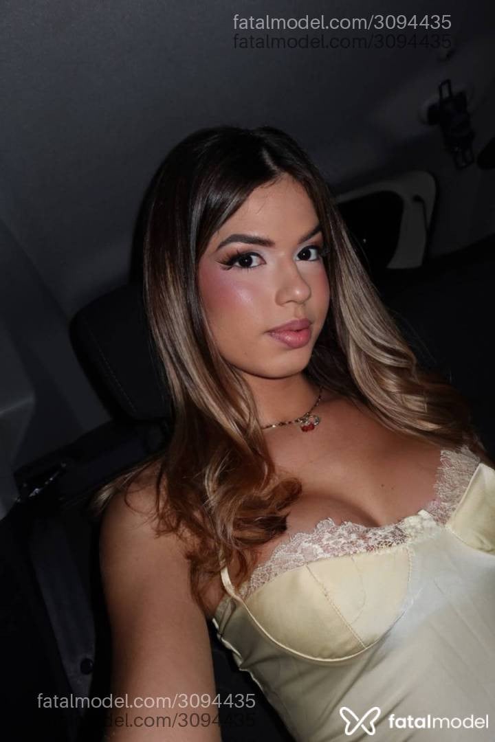 Acompanhante mulher trans com cabelo castanho de olhos castanhos - Angel