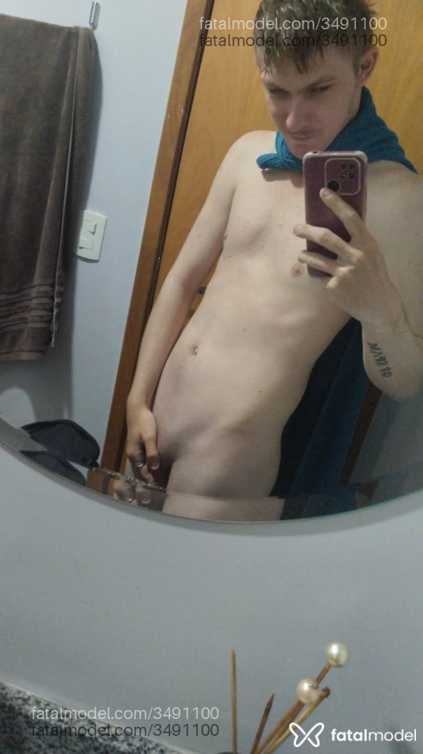 Acompanhante homem loira (o) de olhos azuis - Of Spam
