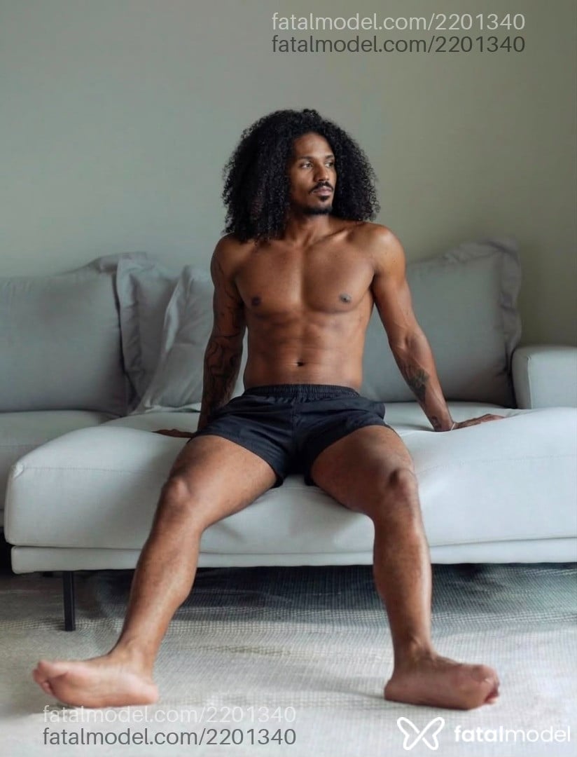 Acompanhante homem com cabelo castanho de olhos castanhos - Souza