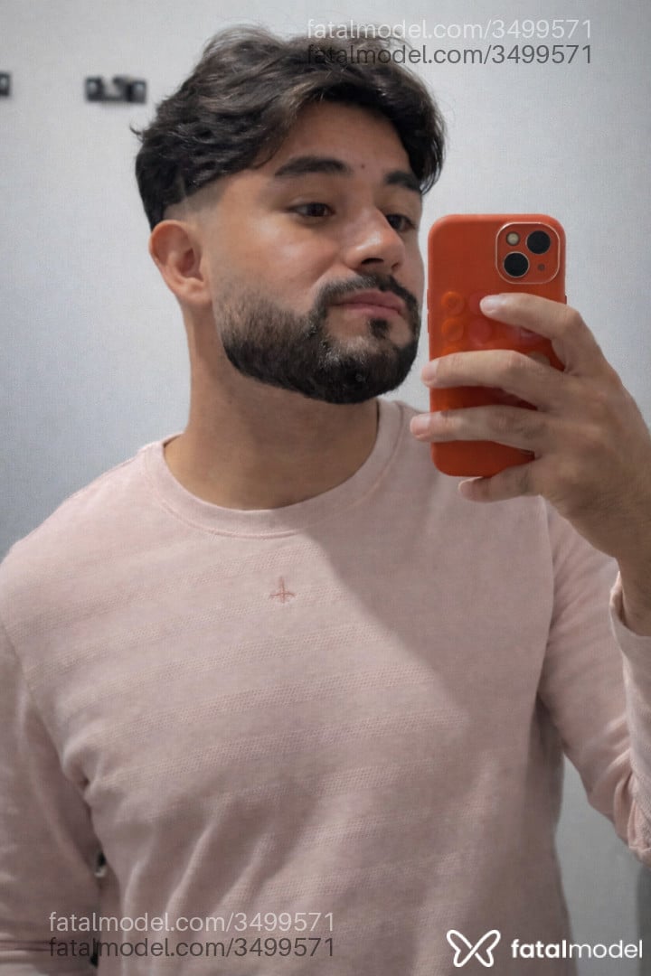 Acompanhante homem com cabelo castanho de olhos castanhos - Renato
