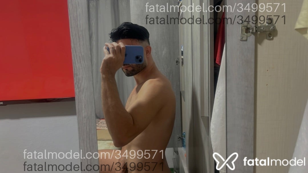 Acompanhante homem com cabelo castanho de olhos castanhos - Renato