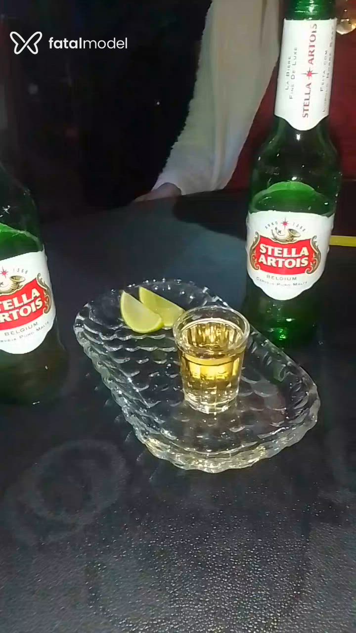 Acompanhante homem com cabelo castanho de olhos pretos - Delei Acompanhante homem com cabelo castanho de olhos pretos - Delei