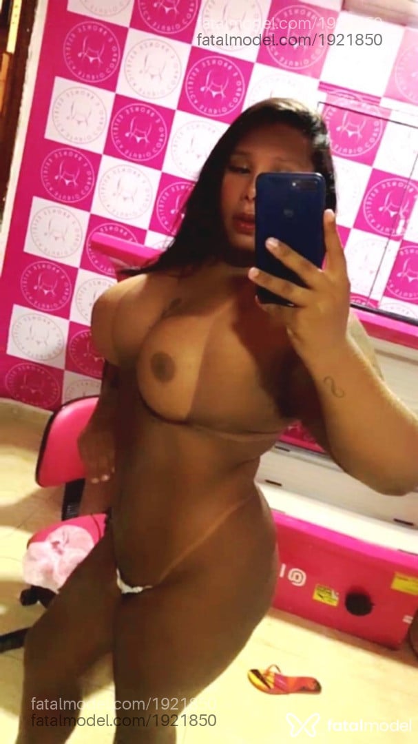 Acompanhante mulher trans morena (o) de olhos castanhos - Yndia