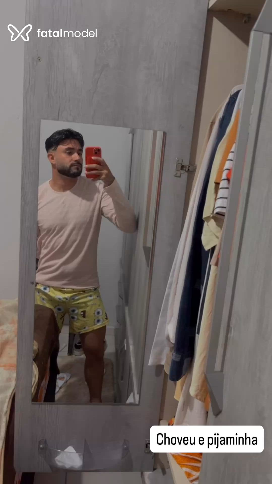 Acompanhante homem com cabelo castanho de olhos castanhos - Renato