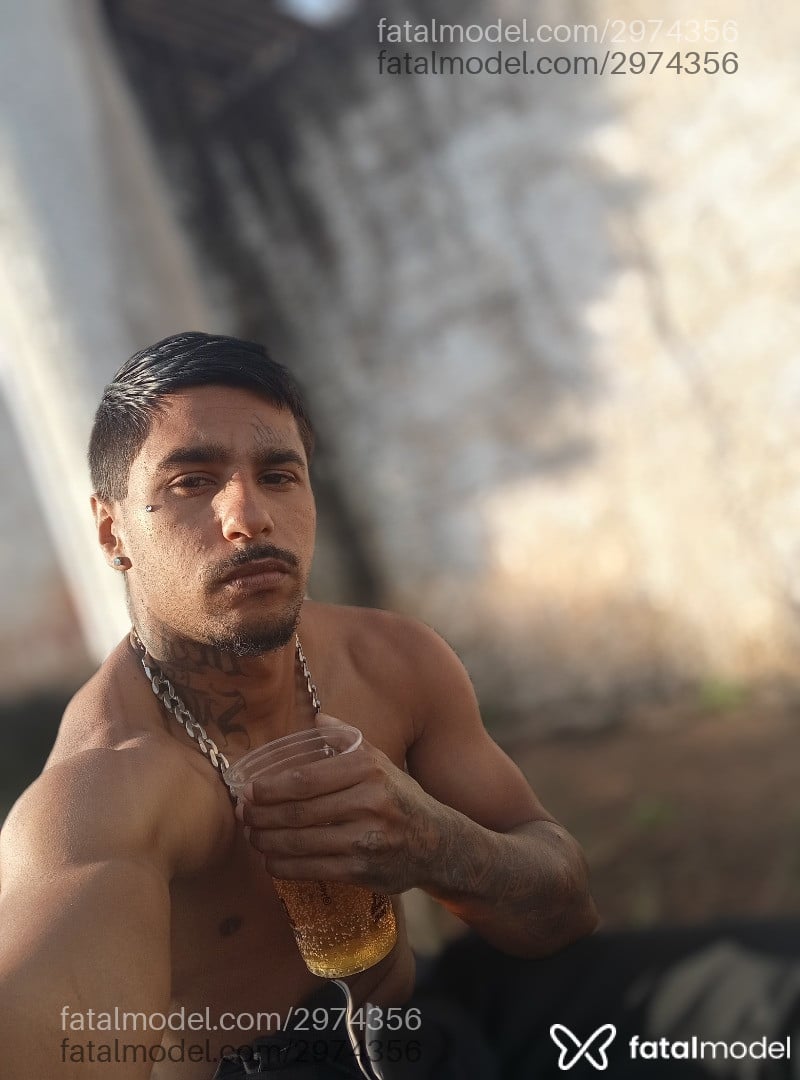 Acompanhante homem com cabelo castanho de olhos castanhos - Lucas Pc