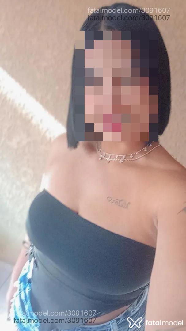 Acompanhante mulher loira (o) de olhos castanhos - Loratrocadecasal