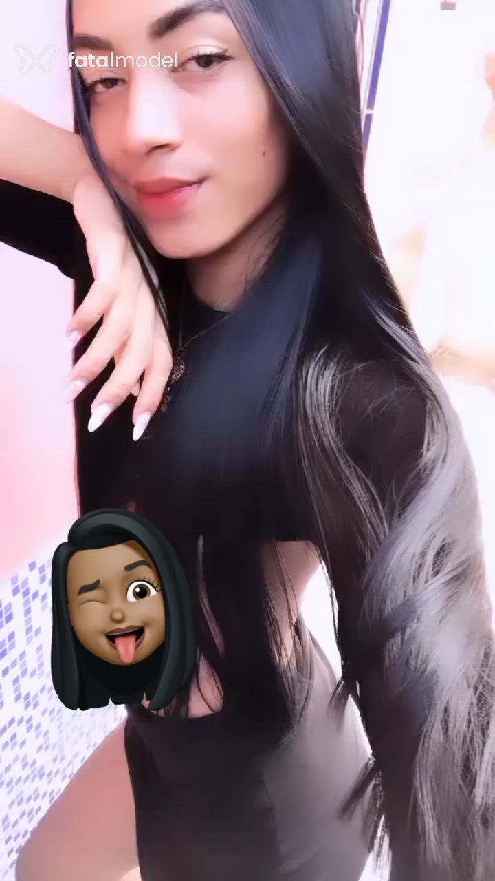 Acompanhante mulher trans morena (o) de olhos pretos - Kira